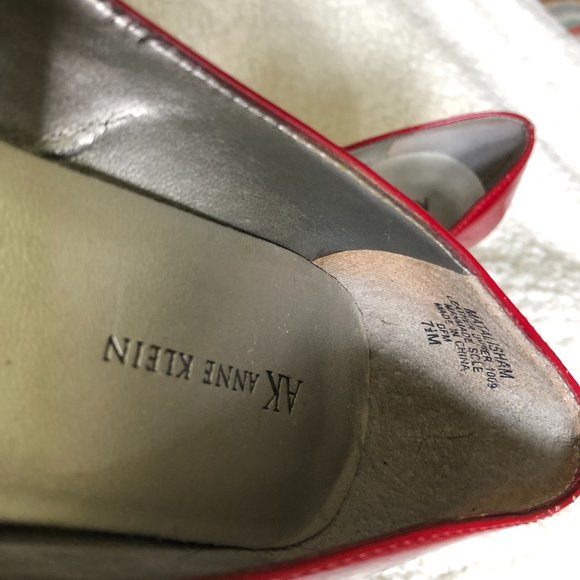 Anne Klein red patent leather heels, size 7-1/2 - Picture 5 of 10